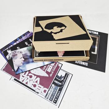 Singles (Caja de Cartón Con 5 Singles) - Edición Limitada